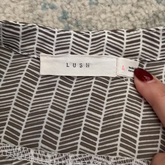 Lush Sleeveless Blouse - Picture 4 of 4